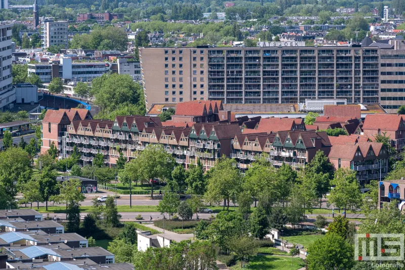 De Rotterdamse Dakendagen 2024 in Rotterdam met het uitzicht op het Helidorp