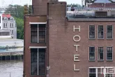 De Rotterdamse Dakendagen 2024 in Rotterdam met het uitzicht op het Hotel New York