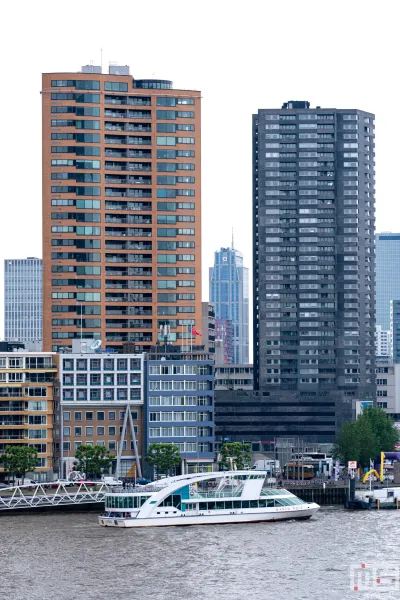 De Rotterdamse Dakendagen 2024 in Rotterdam met het uitzicht op de Spido