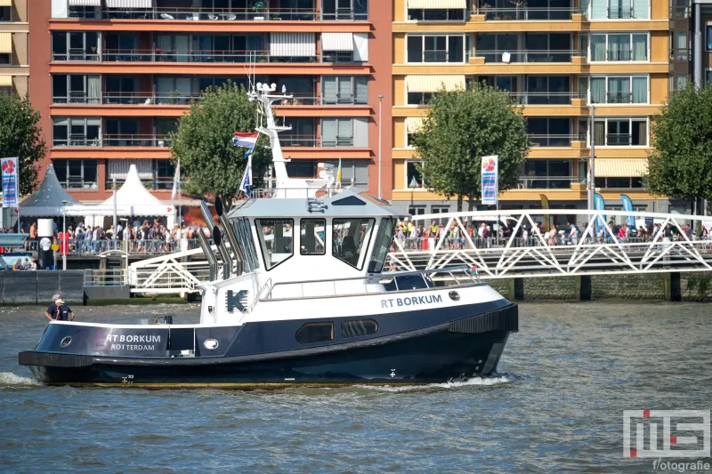 De sleepboot RT Borkum tijdens de Wereldhavendagen Rotterdam 2024