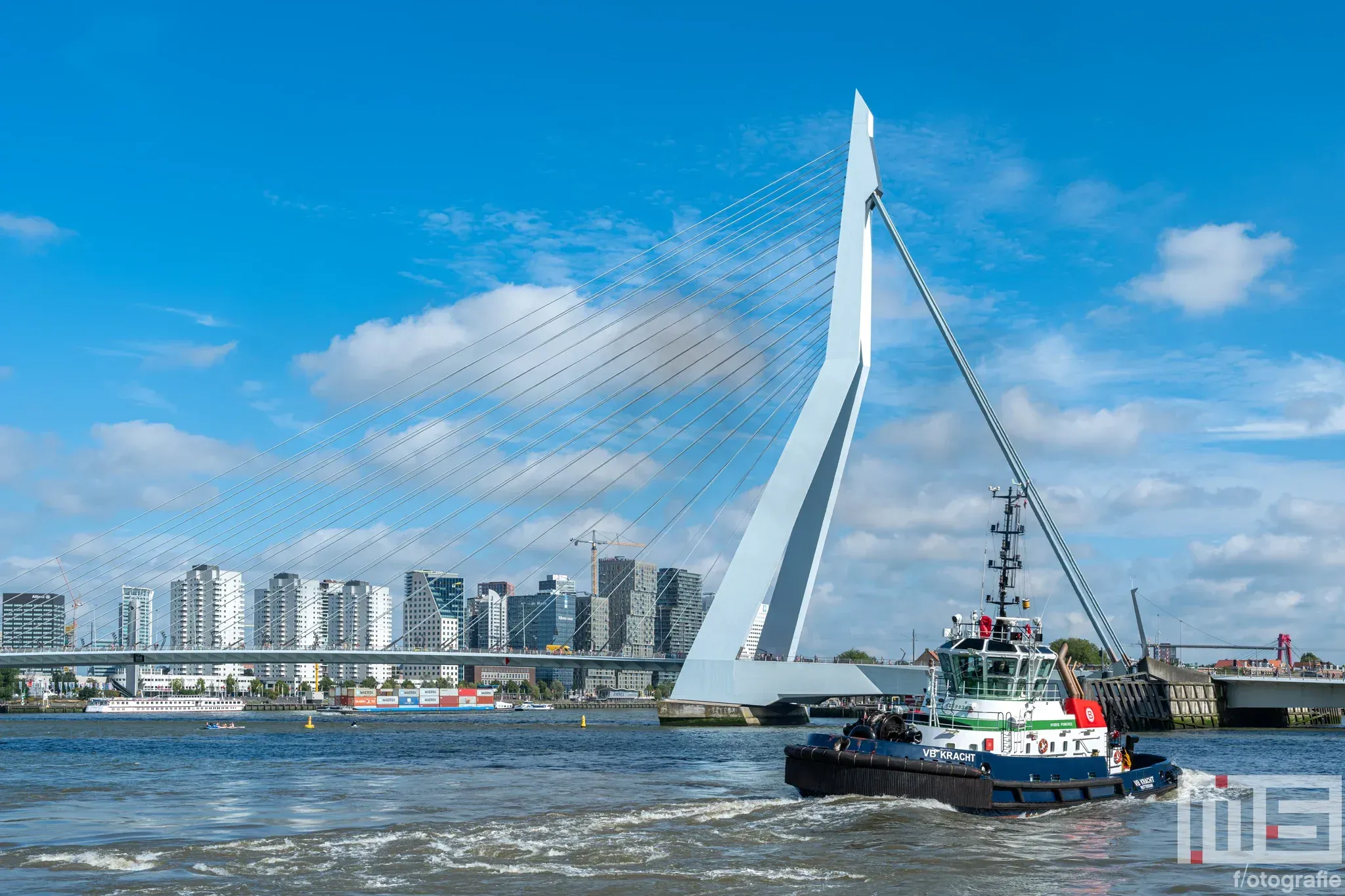 De sleepboot VB Kracht tijdens de Wereldhavendagen Rotterdam 2024