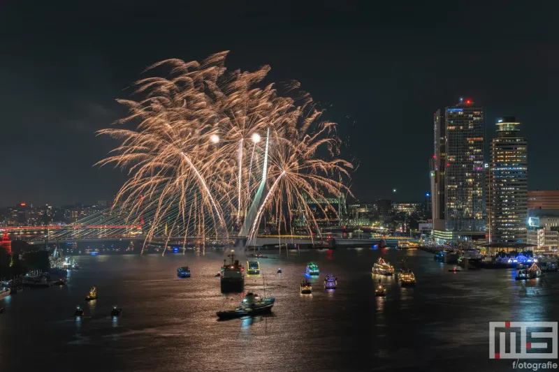 De vuurwerkshow tijdens de Wereldhavendagen in Rotterdam