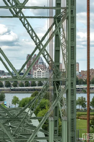 De geweldige structuur van De Hefbrug in Rotterdam, een hoogtepunt tijdens Open Monumentendag 2024