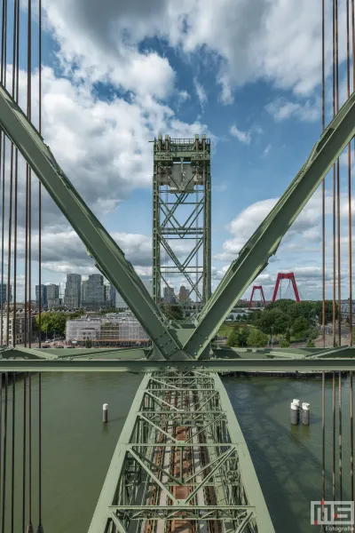 De imposante structuur van De Hefbrug in Rotterdam, een hoogtepunt tijdens Open Monumentendag 2024